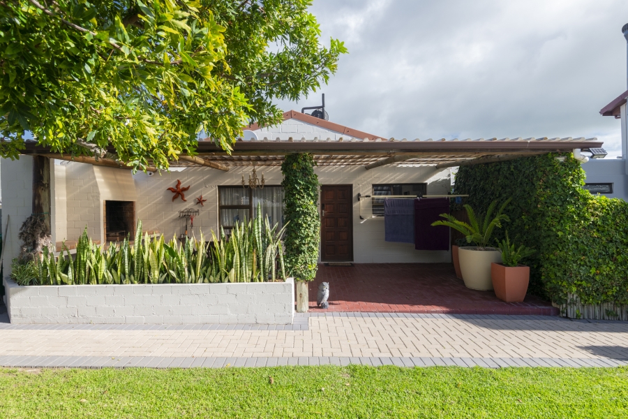 6 Bedroom Property for Sale in Myburgh Park Western Cape